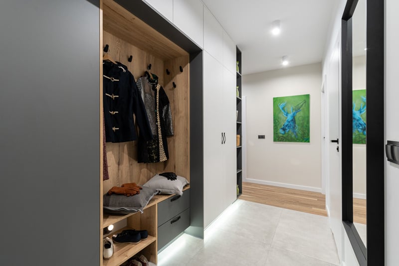 6 Tips for Designing a Luxurious Walk-In Closet